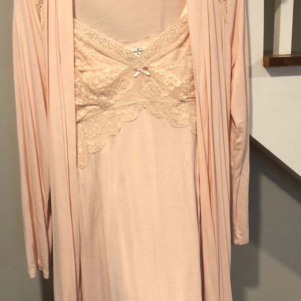 Jessica Simpson Nursing nightgown and Robe Set